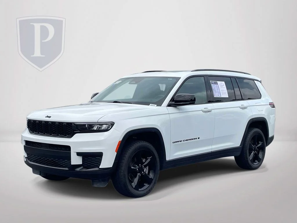 Used 2023 White Jeep Altitude image 4