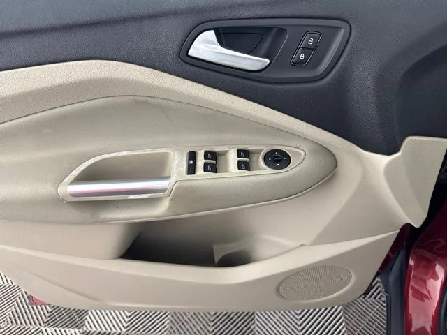 Used 2013 Red Ford SE image 18