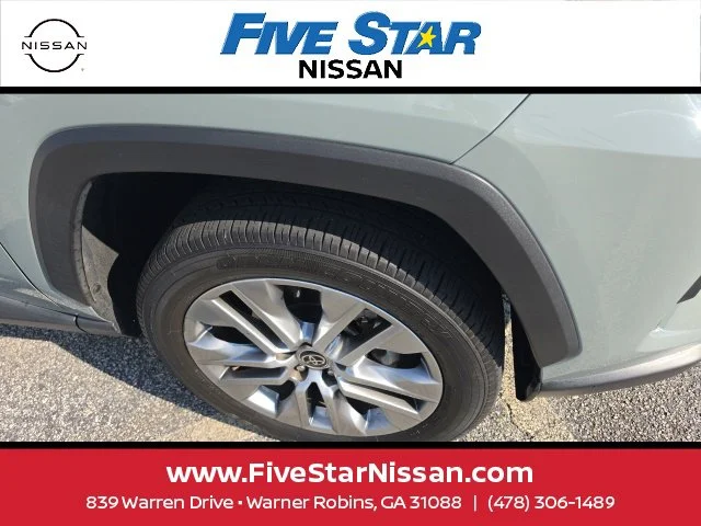 Used 2022  Toyota XLE Premium image 5