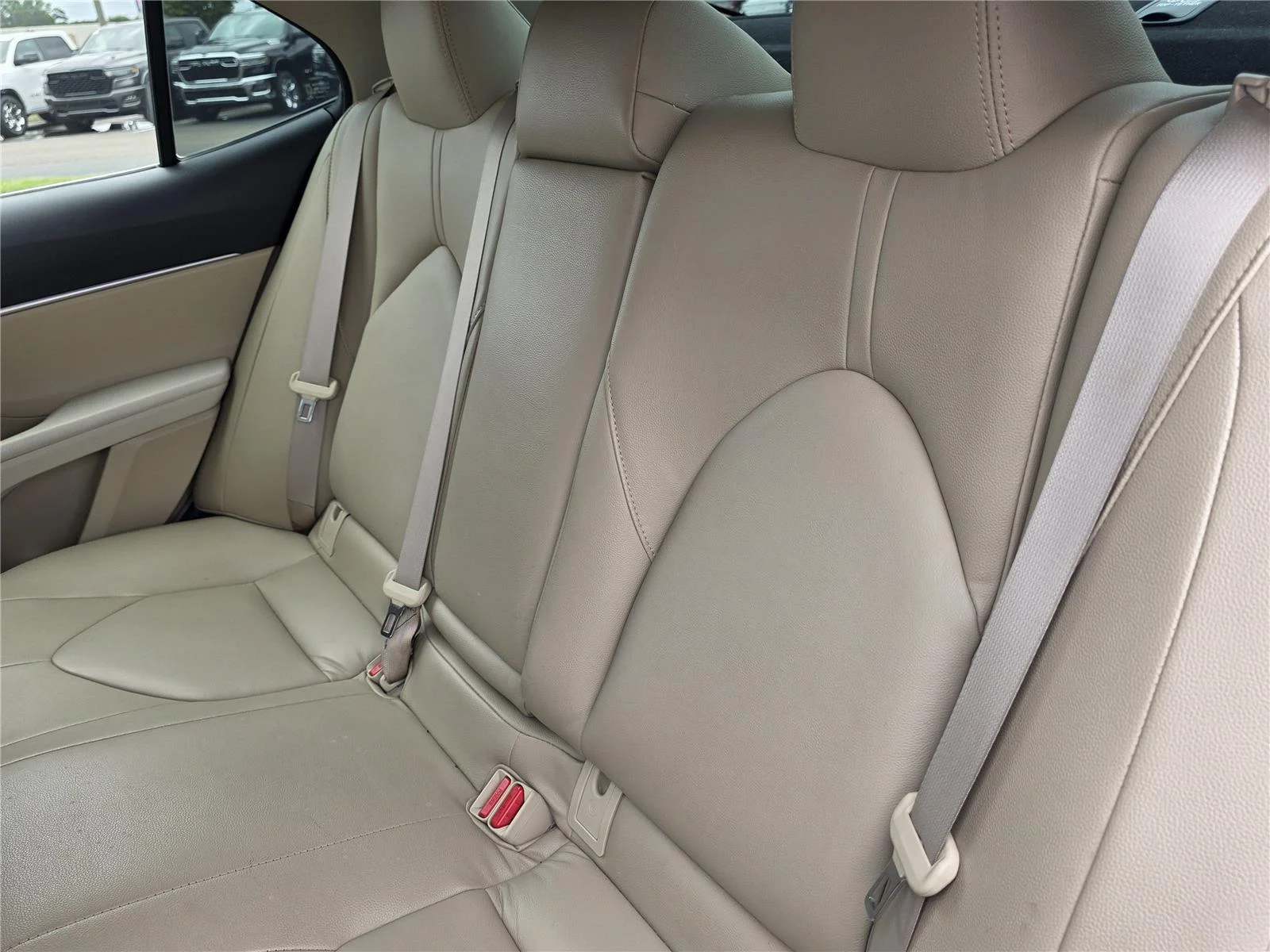 Used 2018 Super White Toyota LE image 28