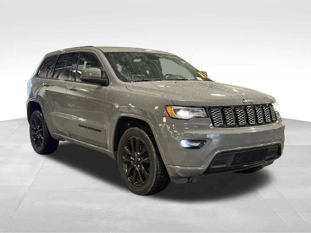 Used 2020 Gray Jeep Altitude image 30