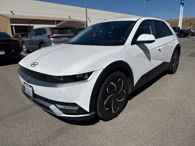 Used 2024 White Hyundai SEL image 2