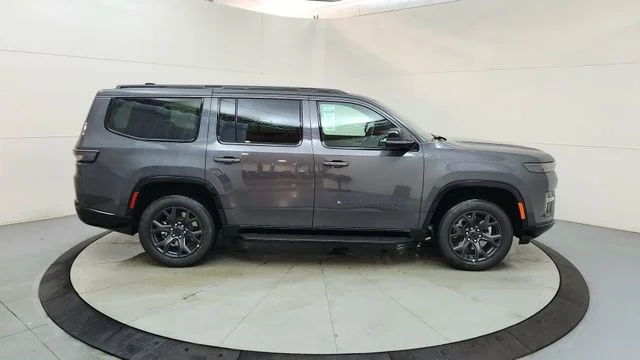 New 2026 Baltic-Gray Metallic Clear-Coat Exterior Paint Jeep Limited Altitude image 11
