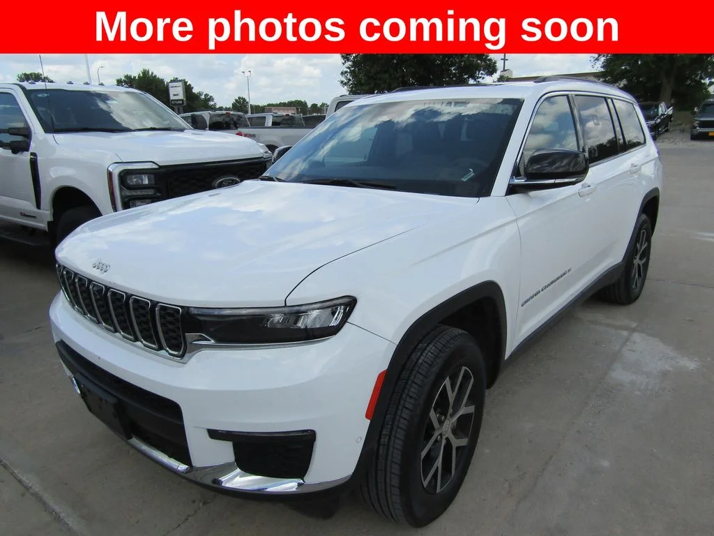 Used 2024 White Jeep Limited image 1