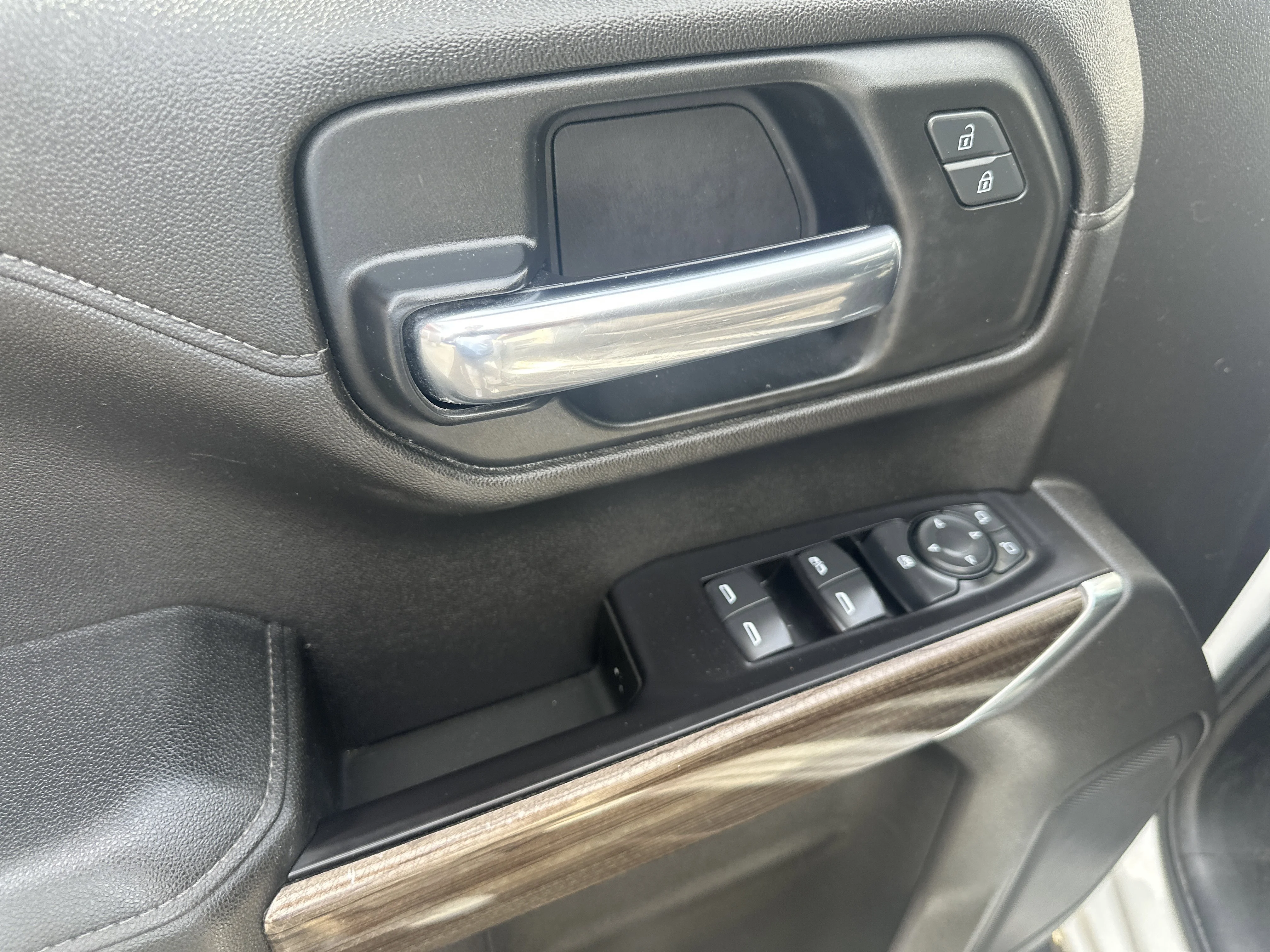 Used 2019 Summit White Chevrolet LT image 9