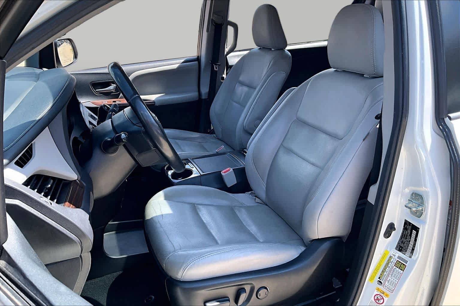 Used 2018 Blizzard Pearl Toyota Limited image 8
