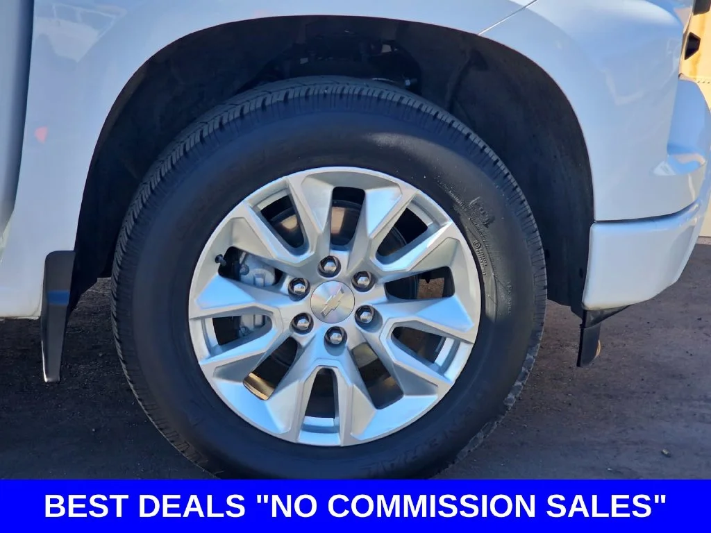 Used 2024 White Chevrolet Custom image 38