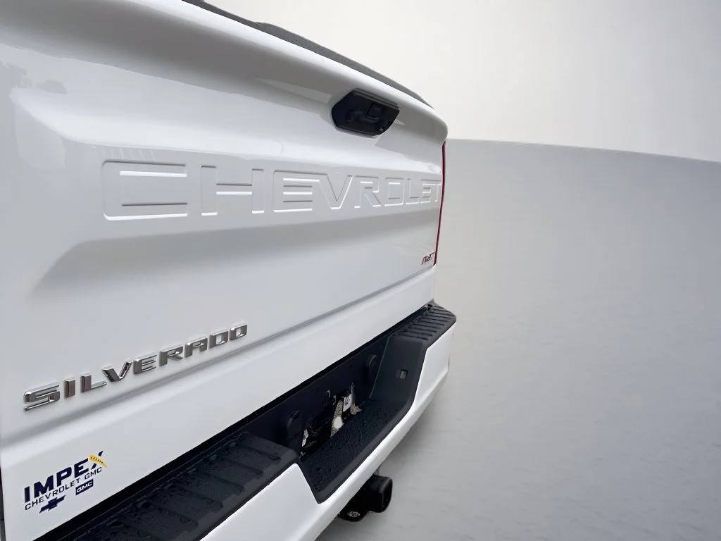 New 2026 White Chevrolet RST image 40