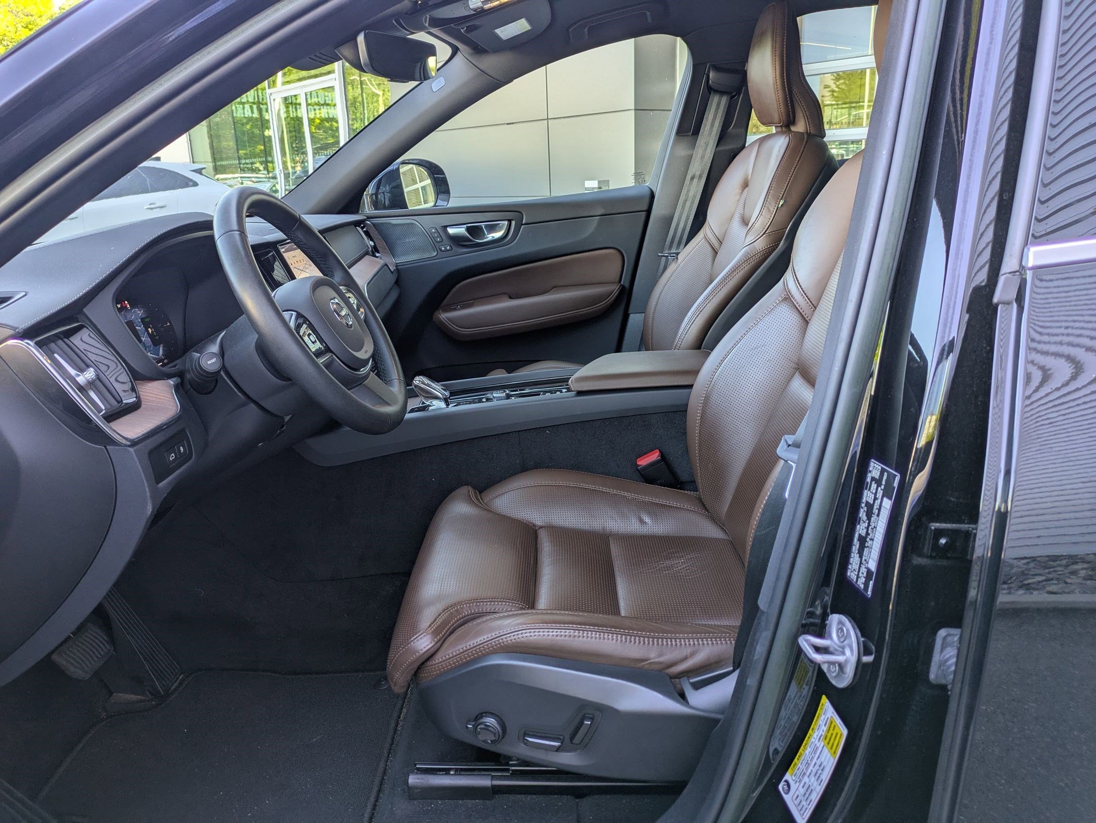 Certified Used 2023 Onyx Black Volvo Ultimate Bright Theme image 15