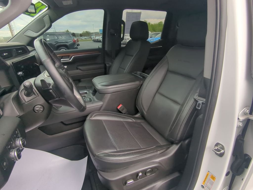 Used 2023 White GMC Denali image 11
