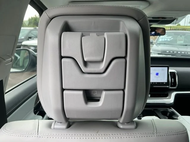 New 2026 Star White Metallic Tri-Coat Ford MAX Platinum® image 28