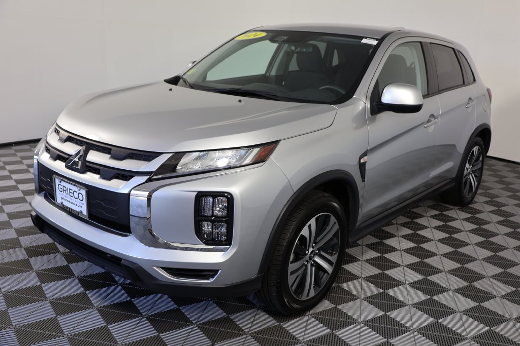 Used 2024  Mitsubishi 2.0 ES image 4