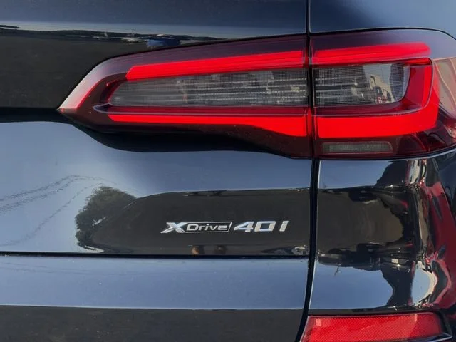 Used 2021 Black BMW xDrive40i image 12