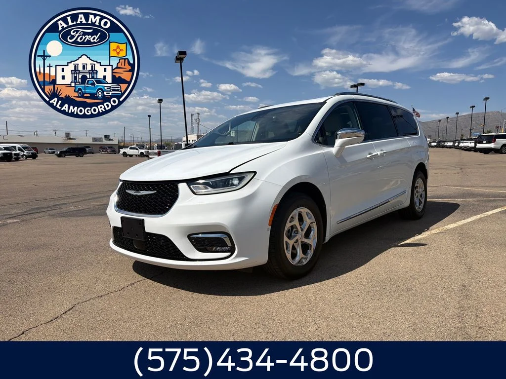 2021 Chrysler Pacifica Limited's photo