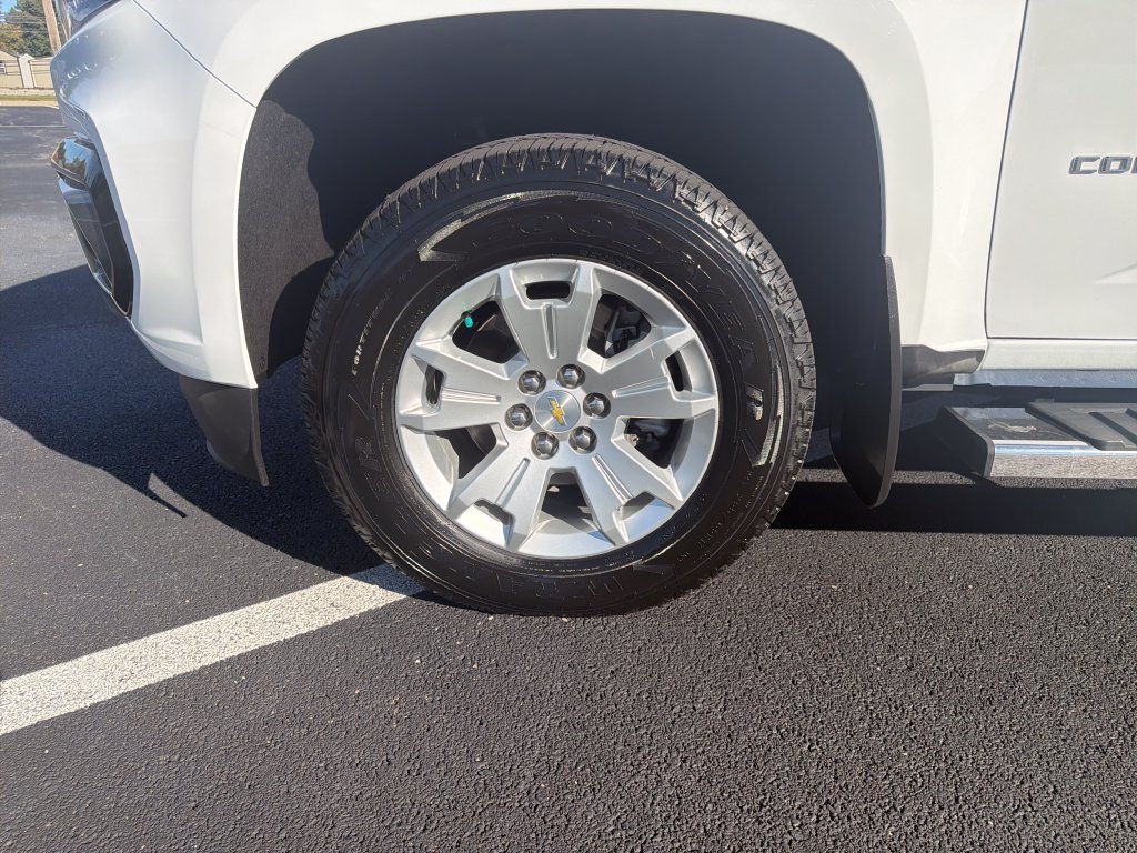 Used 2021 White Chevrolet LT image 9