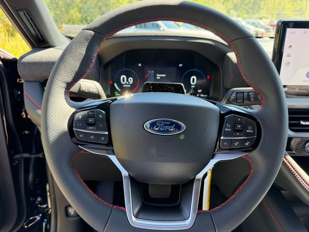 New 2027 Agate Black Metallic Ford ST-Line image 10