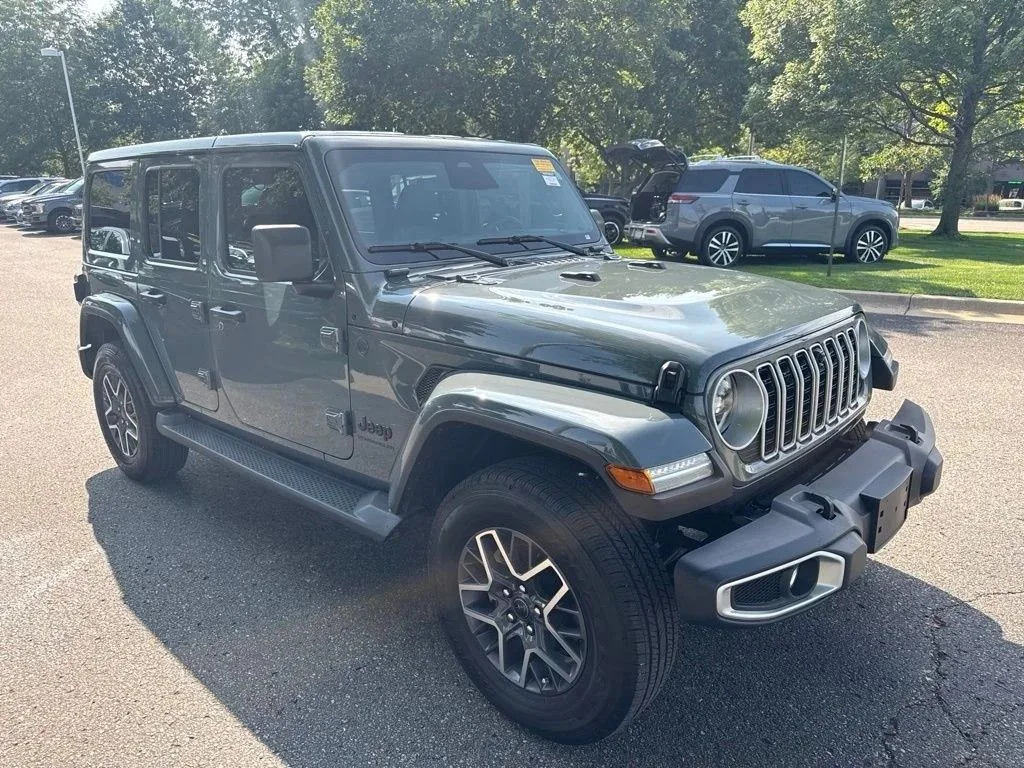 Used 2026 Anvil Clearcoat Jeep Sahara image 6