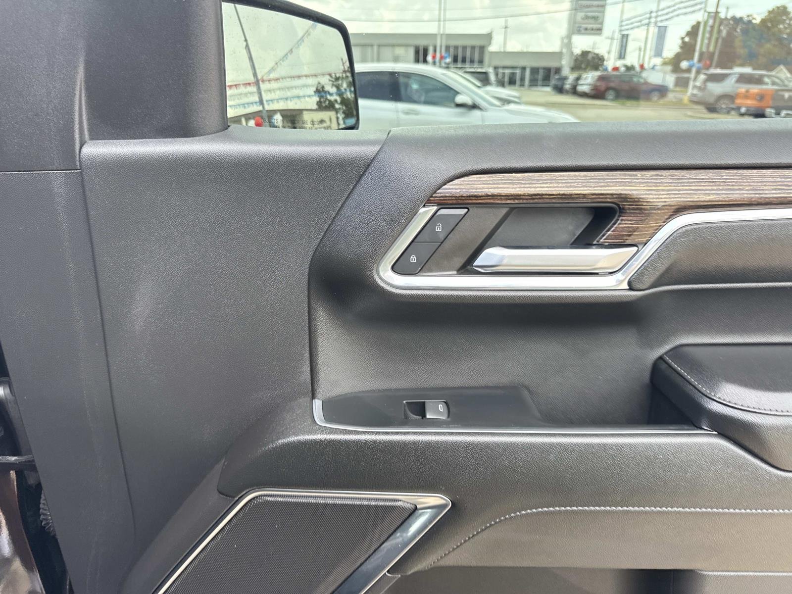 Used 2024 Onyx Black GMC Elevation image 14