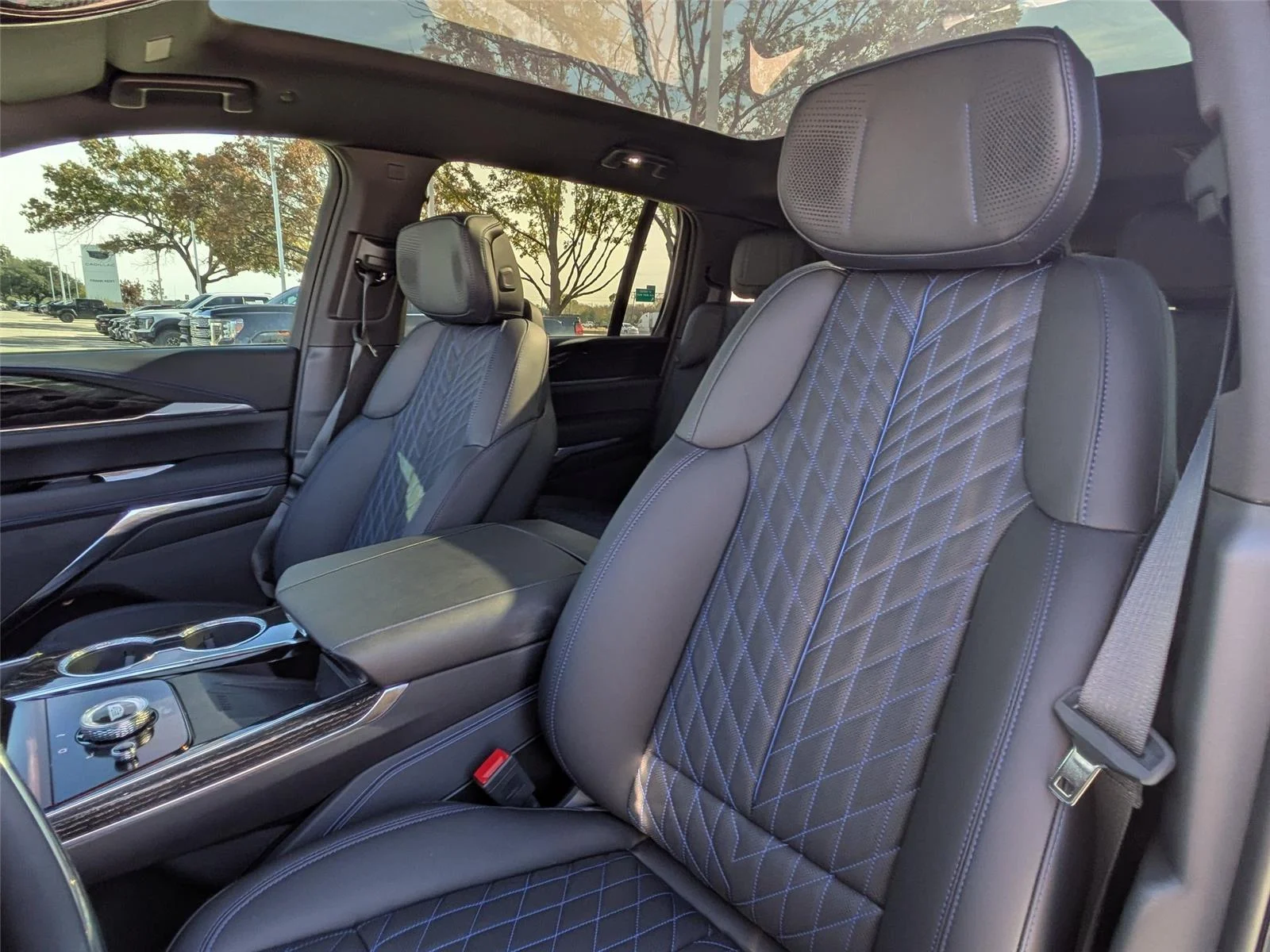 New 2026 Luna Metallic Cadillac Sport image 28