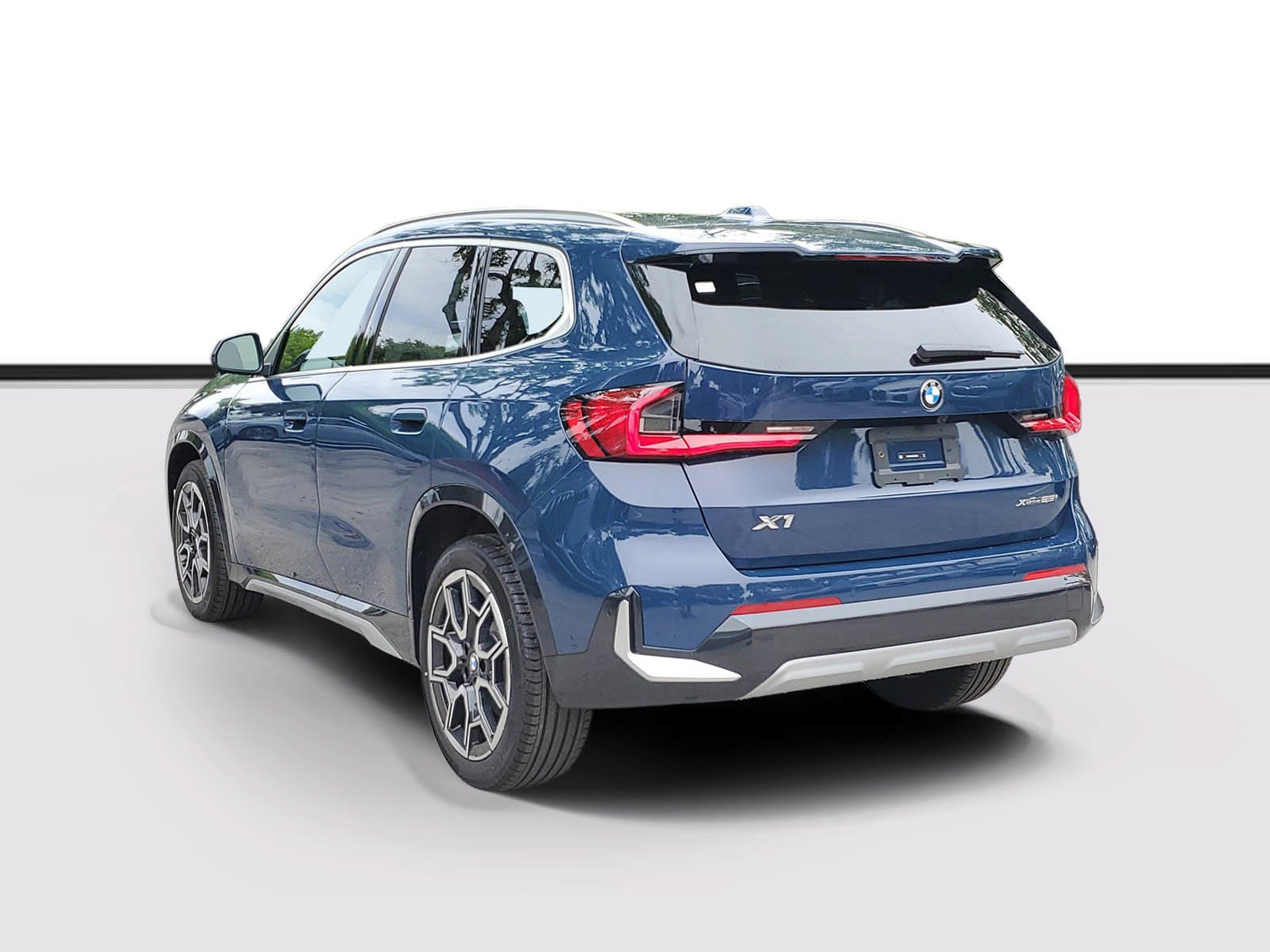 New 2026 Night Dusk Blue Metallic BMW xDrive28i image 3