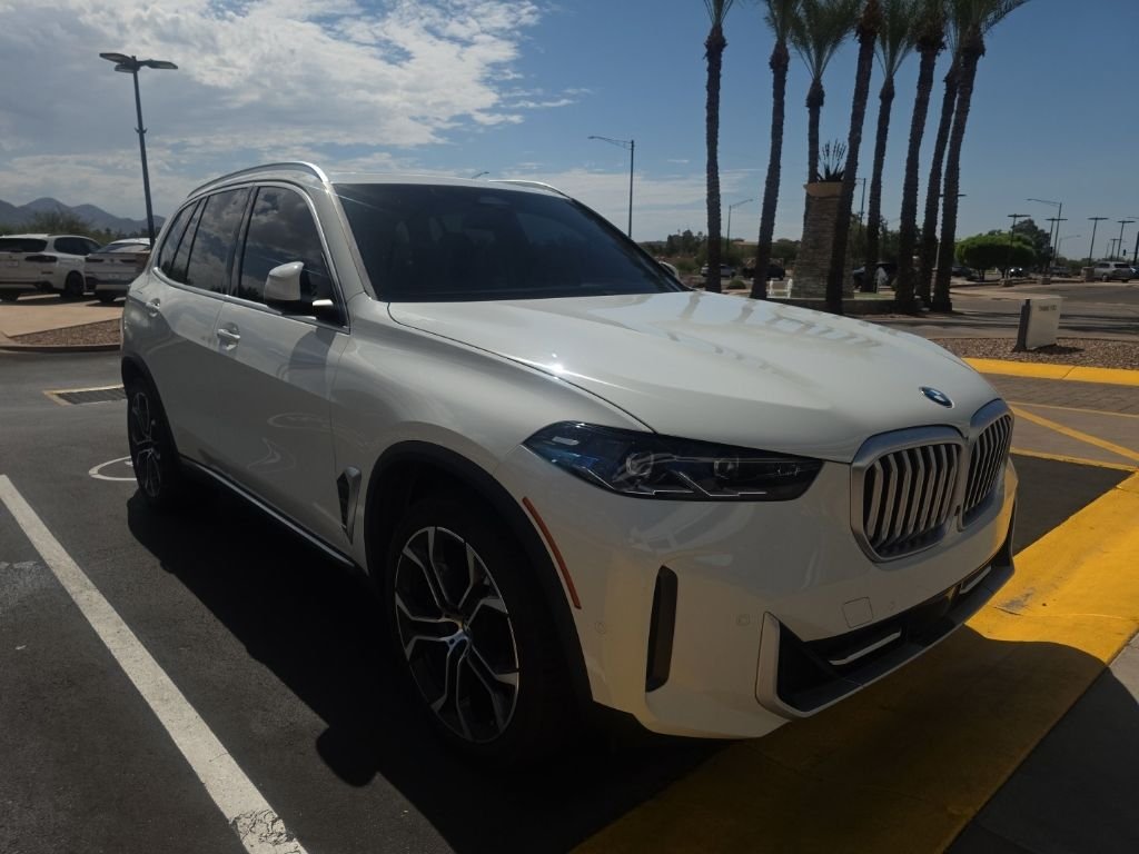 Certified Used 2024 Alpine White BMW xDrive40i image 2