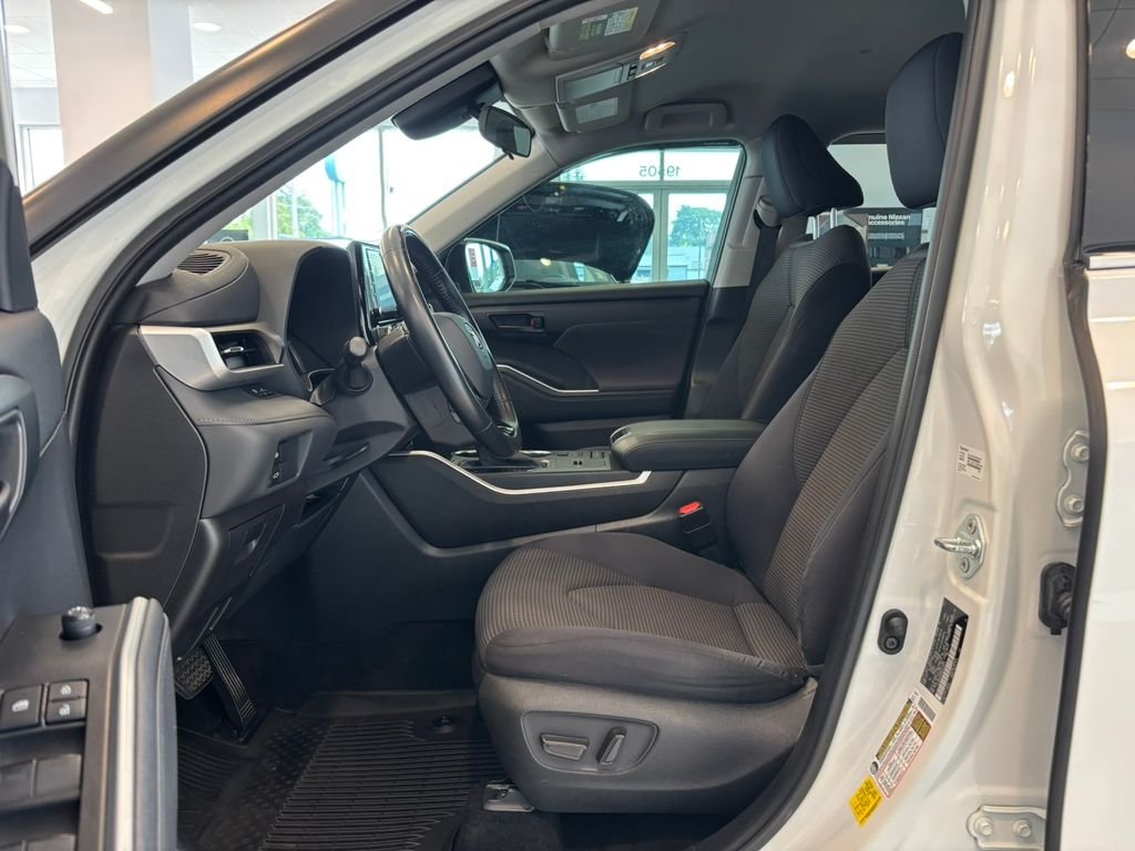 Used 2021 Blizzard Pearl Toyota LE image 13