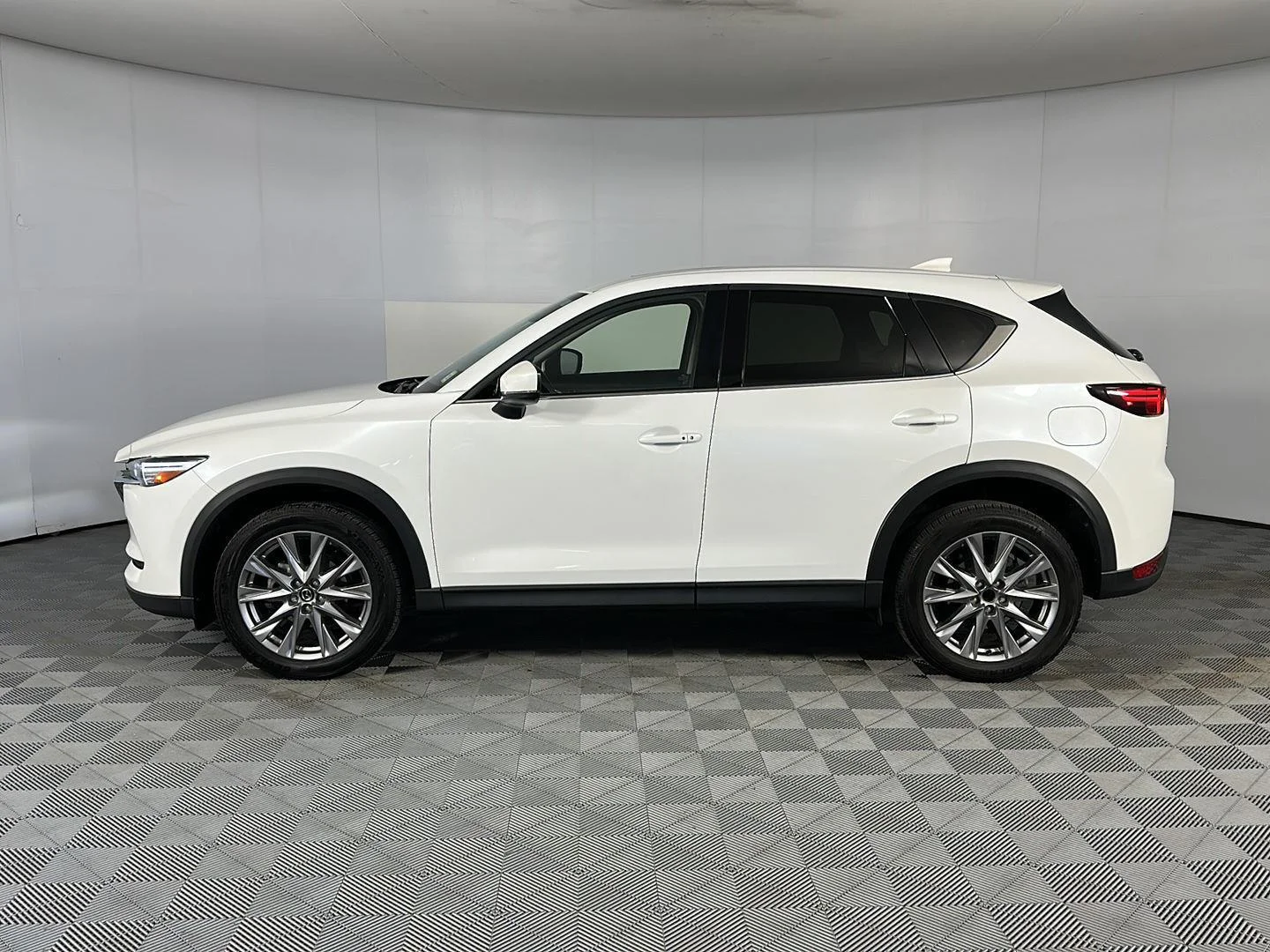 Used 2021 Snowflake White Pearl Mazda Grand Touring image 7