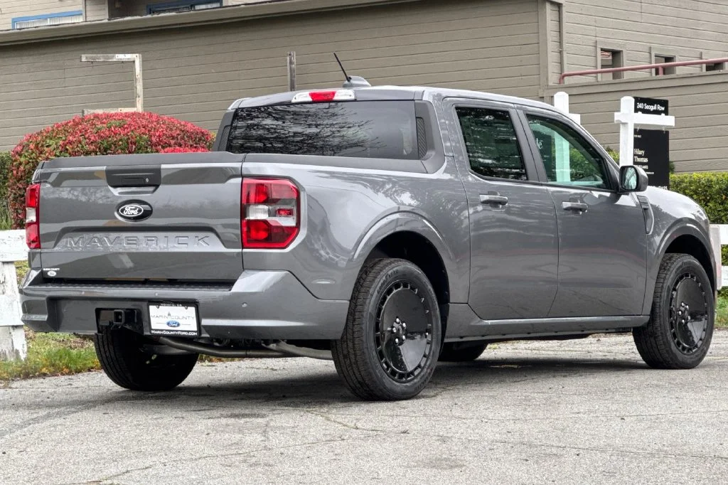 New 2026 Gray Metallic Ford Lobo™ image 4
