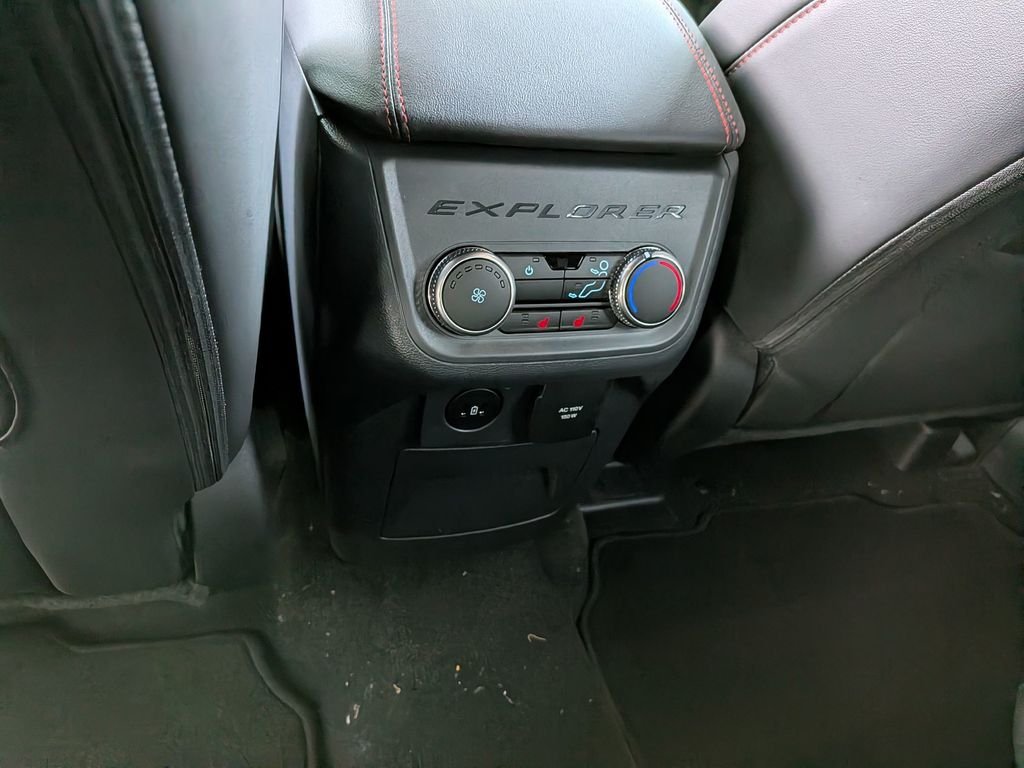 New 2026 Space White Metallic Ford ST-Line image 39