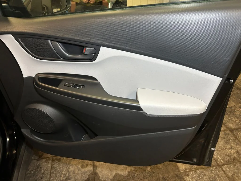 Used 2023 Abyss Black Hyundai SEL image 17