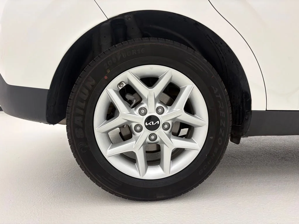 Used 2025 White Kia LX image 17