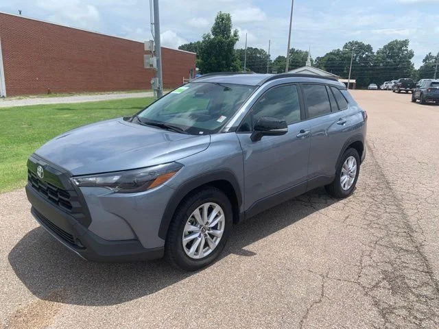 Used 2026  Toyota LE image 3