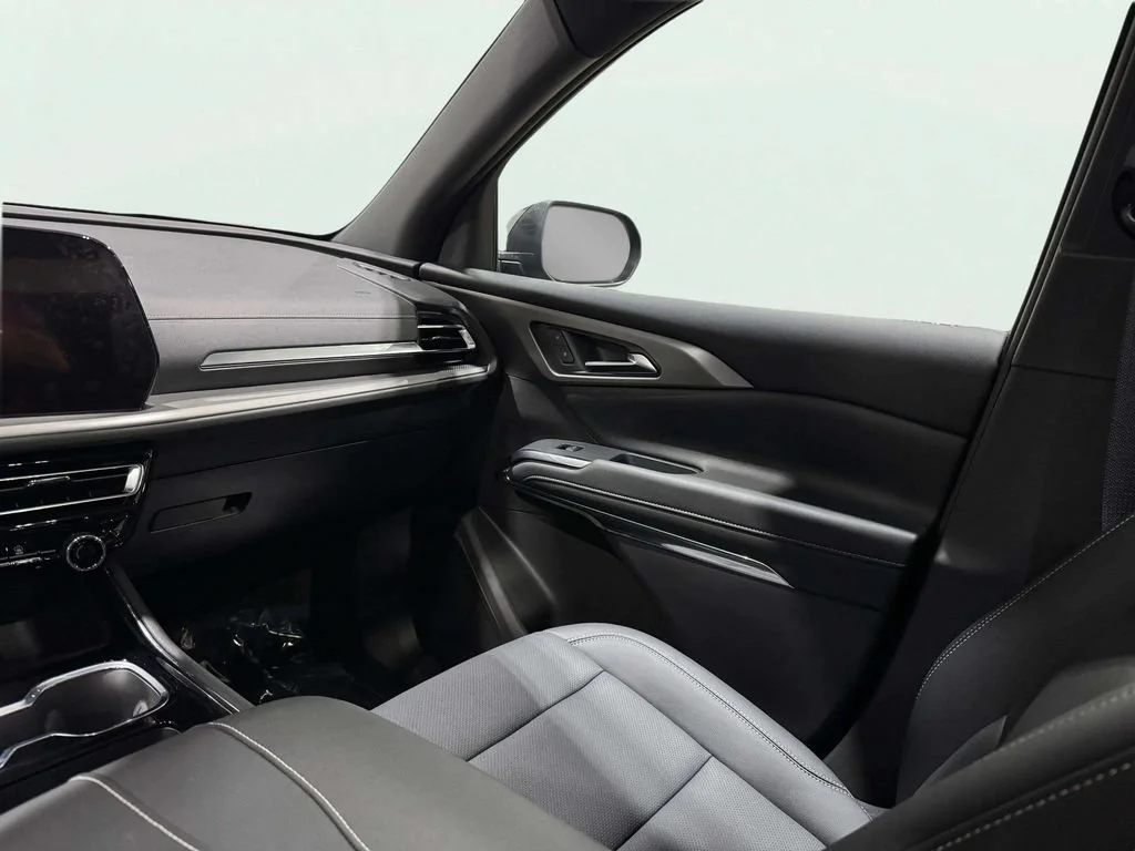 2025 Chevrolet Traverse LT - Photo 11