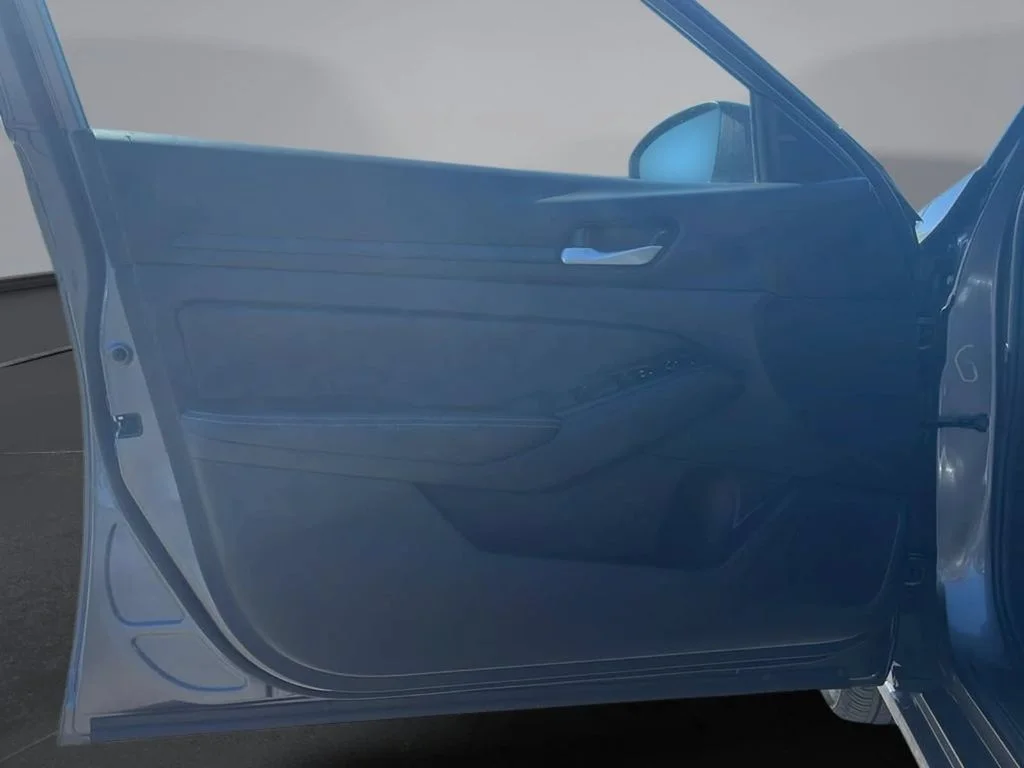 2025 Nissan Altima SV - Photo 12