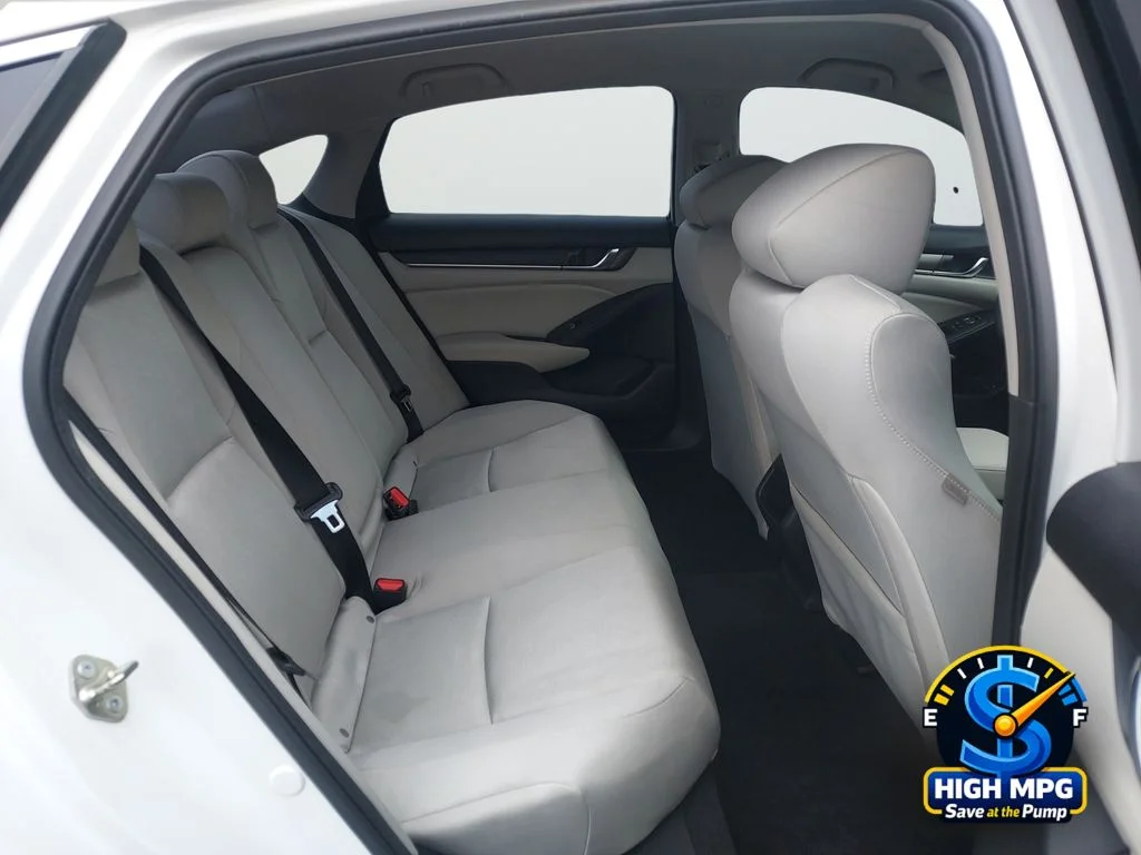 Used 2018 White Honda LX image 27