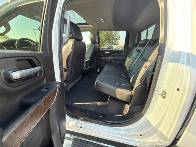 Used 2022 White GMC Denali image 10