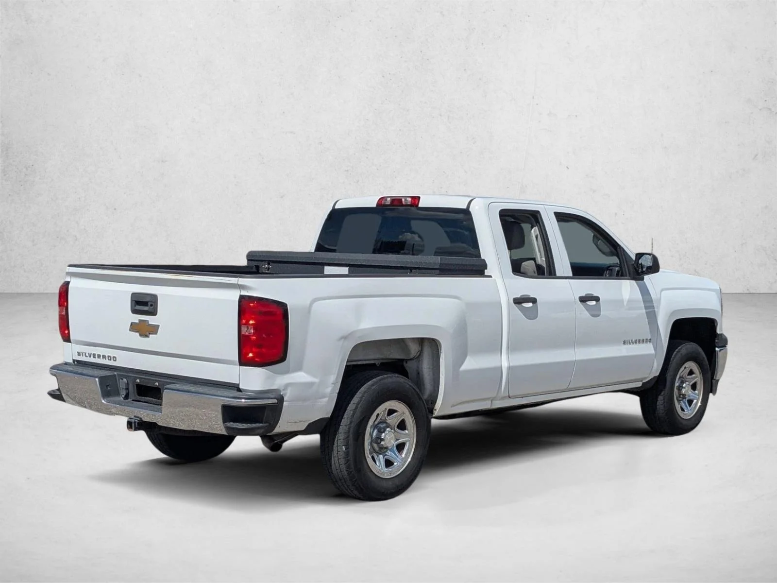 Used 2015 Summit White Chevrolet LS image 5