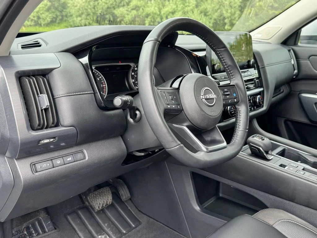 Used 2025 Silver Nissan SL image 2