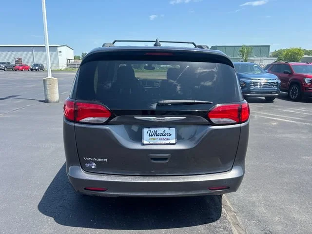 Used 2021 Gray Chrysler LXI image 4