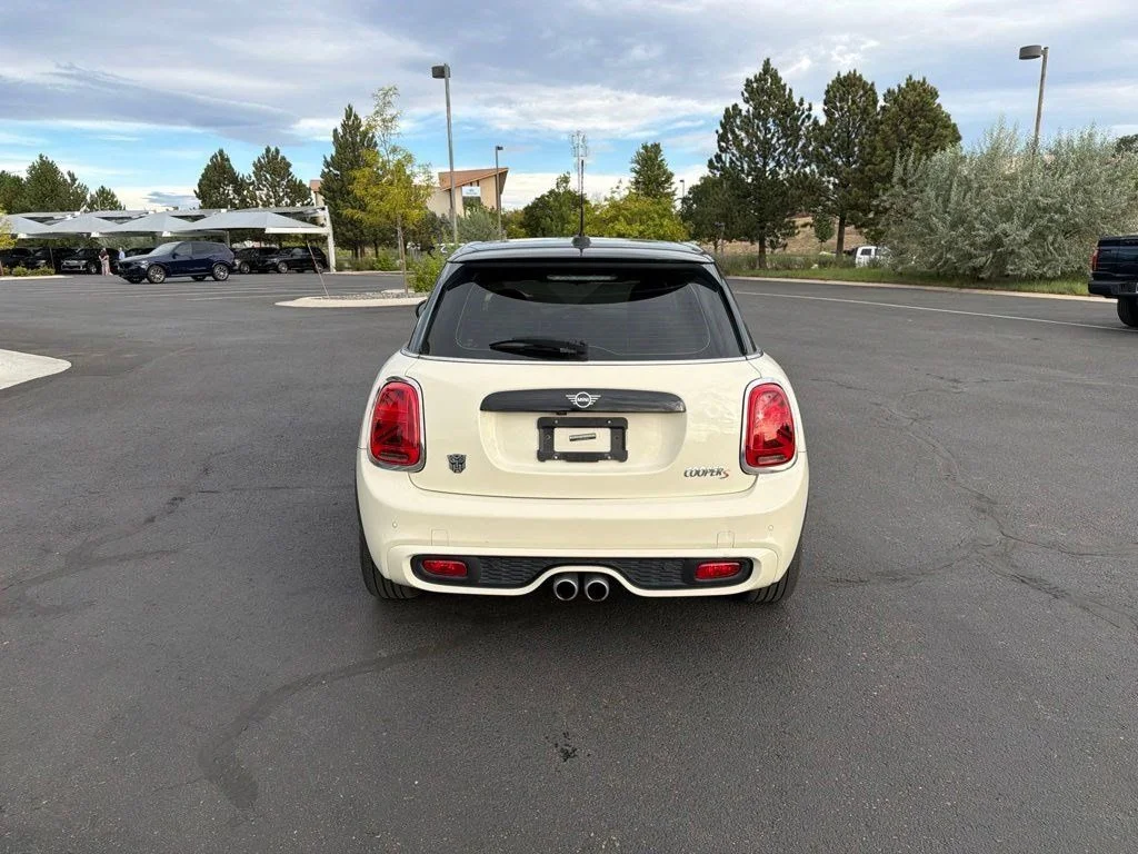 Used 2021 Pepper White MINI Cooper S image 4