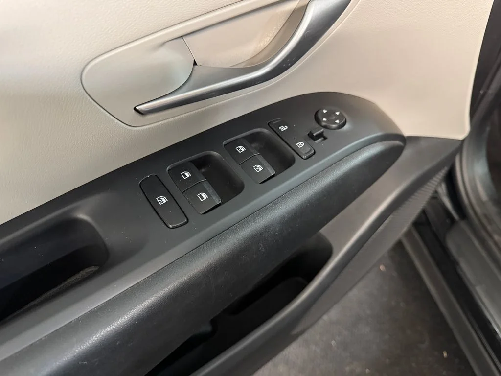 Used 2024 Black Hyundai SEL image 16