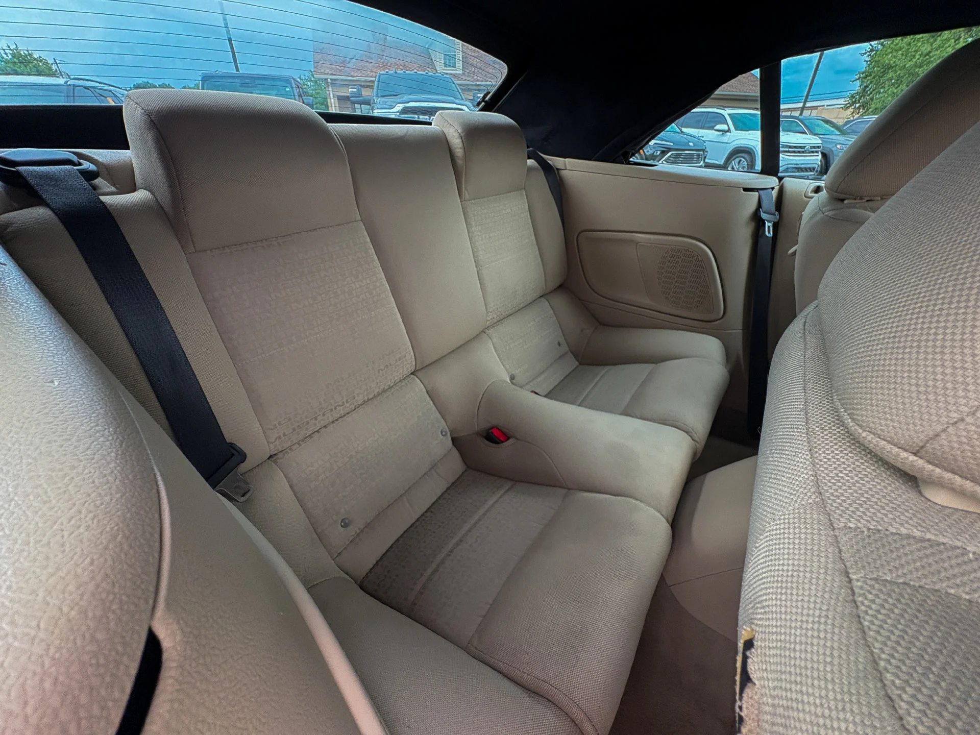 Used 2009 Red Ford V6 image 19