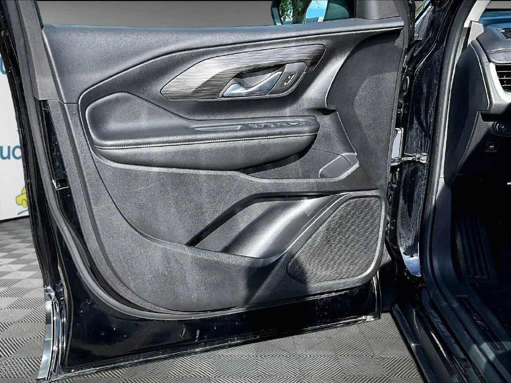 Used 2024 Black GMC SLE image 9