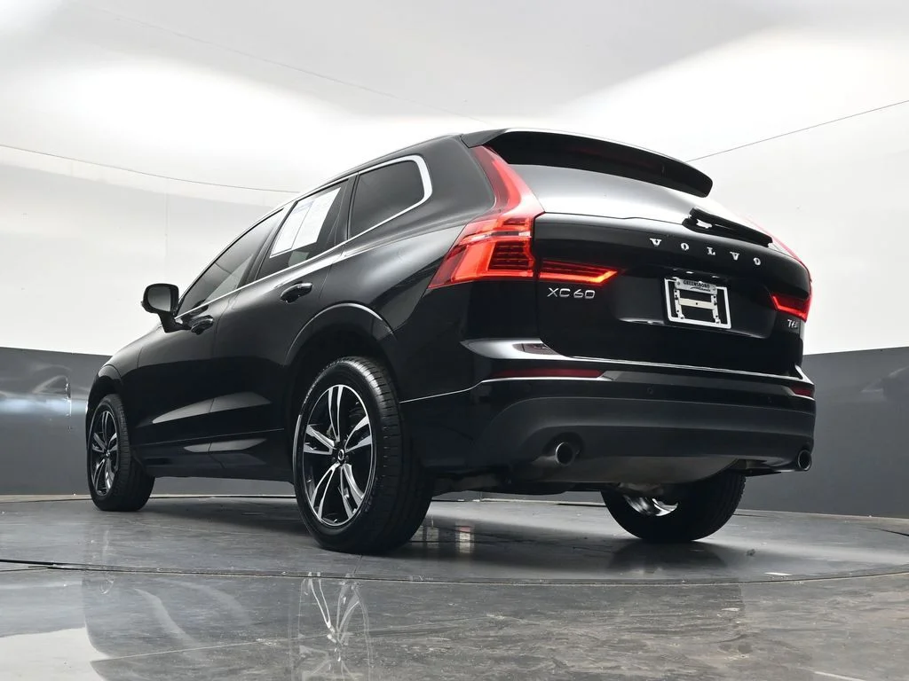 Used 2020 Onyx Black Metallic Volvo T6 Momentum image 44