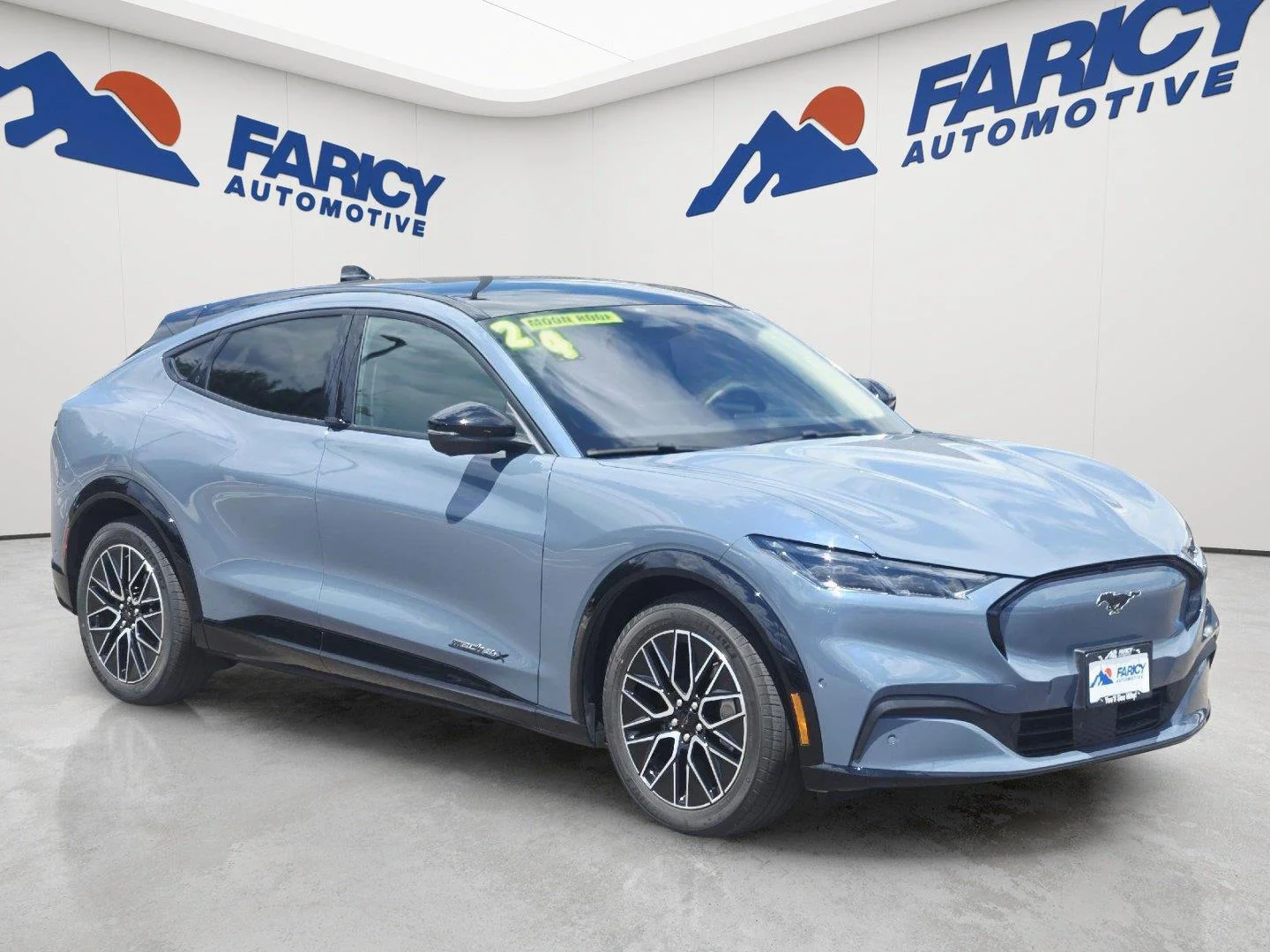 Used 2024 Vapor Blue Ford Premium image 3