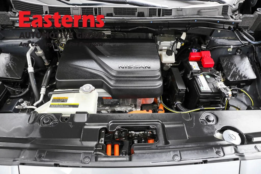 Used 2024 Gray Nissan S image 7