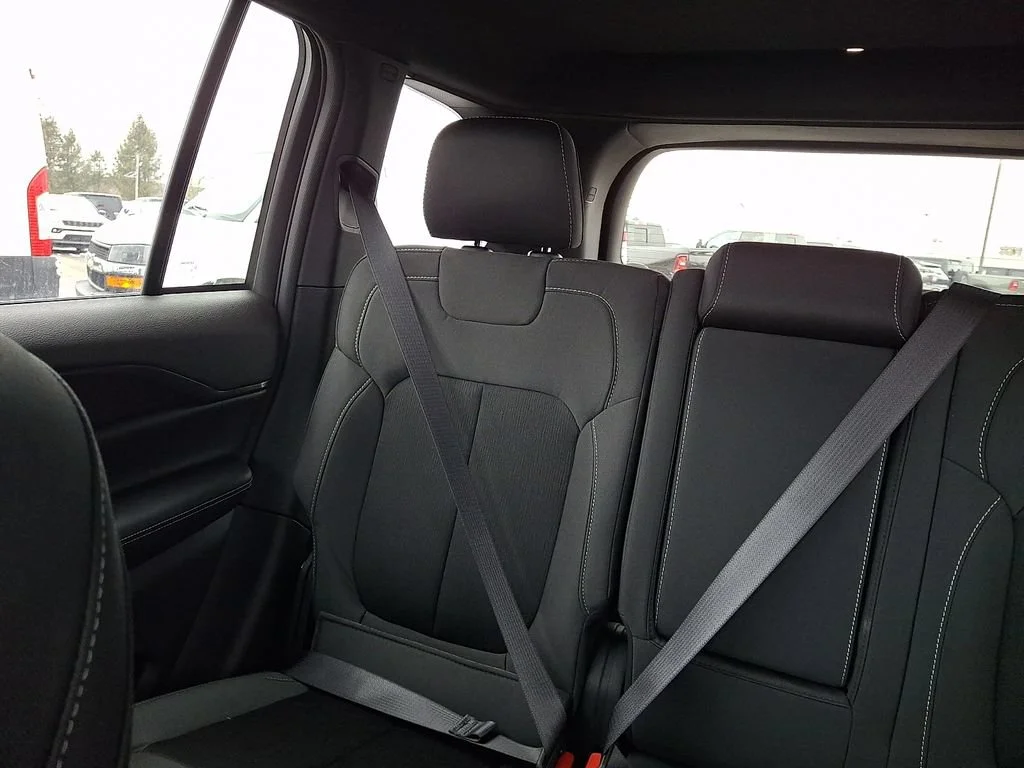 New 2026 Diamond Black Crystal Pearlcoat Jeep Laredo X image 13