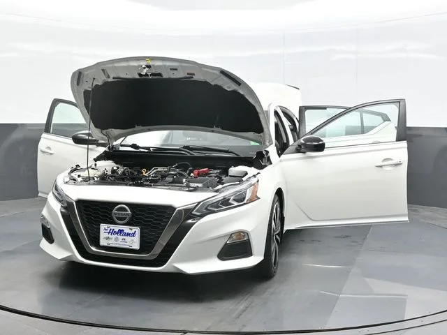 Used 2022 White Nissan 2.5 SR image 30
