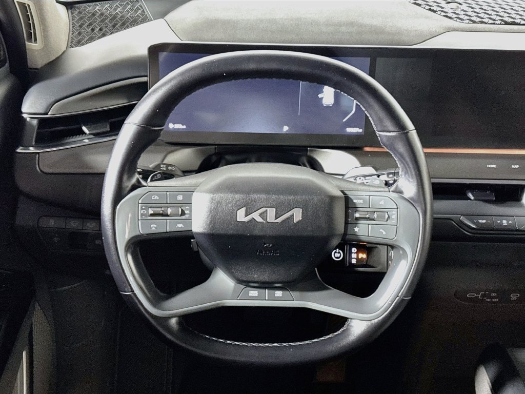 Used 2024 White Kia Land image 13