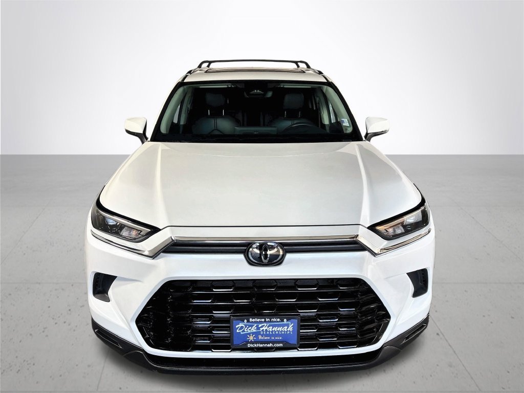 Used 2024 Pearl Toyota XLE image 3
